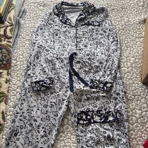 Vera Bradley Navy and White Floral Pajama Top